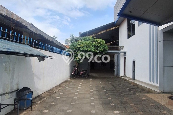 Area Ramai! Kantor Dijual di Enggal untuk Bisnis Luas Bangunan 951m2 Area Ramai! Kantor Dijual di Enggal untuk Bisnis Luas Bangunan 951m2