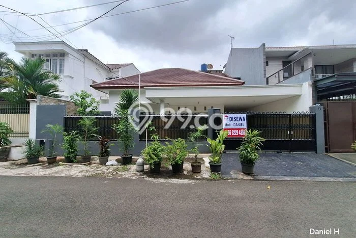 Lokasi strategis! Rumah siap huni disewakan di Tebet LB 220m2 Lokasi strategis! Rumah siap huni disewakan di Tebet LB 220m2