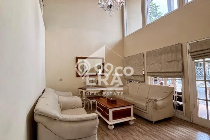 Siap Huni Rumah Mewah 5 Kamar di Kebon Jeruk Dekat ke Mana Pun Siap Huni Rumah Mewah 5 Kamar di Kebon Jeruk Dekat ke Mana Pun