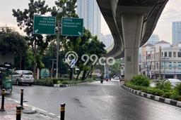 KAWASAN KOMERSIAL! Ruko Disewakan di Kebayoran Baru, Luas 300m², Jalan Strategis KAWASAN KOMERSIAL! Ruko Disewakan di Kebayoran Baru, Luas 300m², Jalan Strategis