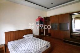 Rumah Asri di Pondok Indah, 5 KT, Lingkungan Tenang, Luas 240m² Bangunan 228m² Rumah Asri di Pondok Indah, 5 KT, Lingkungan Tenang, Luas 240m² Bangunan 228m²
