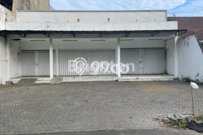 LOKASI STRATEGIS! Rumah kawasan Jemursari, Akses ke Tol, 0 KT, LT 485m2m² Bangunan 240m2m² LOKASI STRATEGIS! Rumah kawasan Jemursari, Akses ke Tol, 0 KT, LT 485m2m² Bangunan 240m2m²