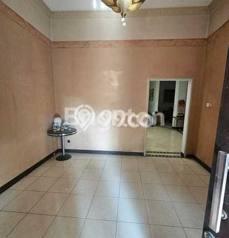 Siap Huni Rumah Mewah 5 Kamar di Wonocolo Dekat ke Mana Saja Siap Huni Rumah Mewah 5 Kamar di Wonocolo Dekat ke Mana Saja