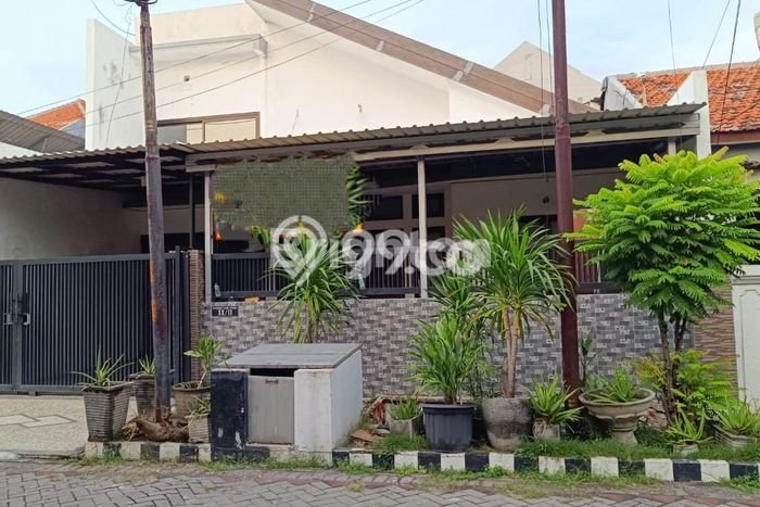 Rumah di Rungkut, Ready, 3 KM, Akses Rungkut, Surabaya, Surabaya, Luas 180m2m² LB 160m2m² Rumah di Rungkut, Ready, 3 KM, Akses Rungkut, Surabaya, Surabaya, Luas 180m2m² LB 160m2m²