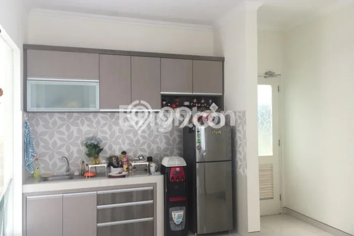 Rumah Luxury Modern Tanpa Renovasi di Kendangsari Surabaya Rumah Luxury Modern Tanpa Renovasi di Kendangsari Surabaya