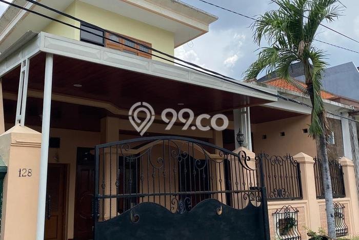 Rumah area Wonocolo, Surabaya, Luas 200m2m² LB 240m2m² Rumah area Wonocolo, Surabaya, Luas 200m2m² LB 240m2m²