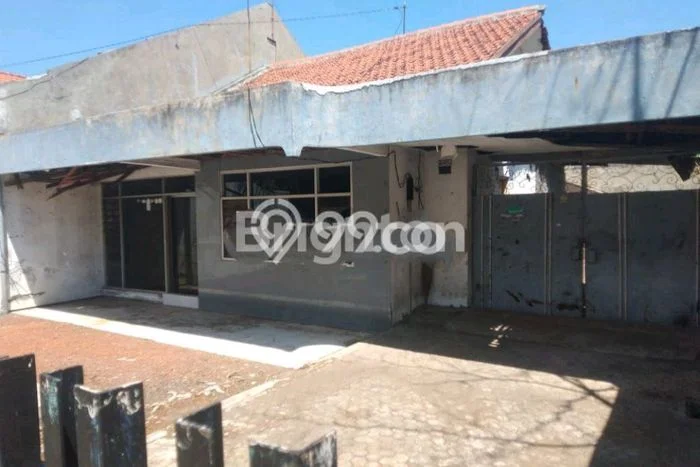Hunian Elit LB 200m2 Siap Pakai Desain Elegan di Kendangsari, Surabaya Hunian Elit LB 200m2 Siap Pakai Desain Elegan di Kendangsari, Surabaya