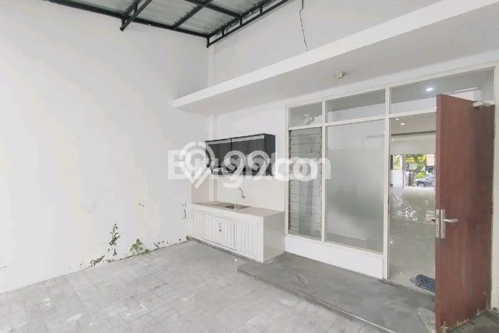 LOKASI STRATEGIS! Rumah kawasan Jemursari, Akses ke Tol, 0 KT, LT 485m2m² Bangunan 240m2m² LOKASI STRATEGIS! Rumah kawasan Jemursari, Akses ke Tol, 0 KT, LT 485m2m² Bangunan 240m2m²