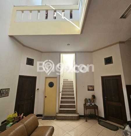 Siap Huni Rumah Mewah 5 Kamar di Wonocolo Dekat ke Mana Saja Siap Huni Rumah Mewah 5 Kamar di Wonocolo Dekat ke Mana Saja