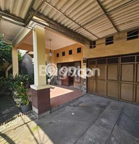 Siap Huni Rumah Mewah 5 Kamar di Wonocolo Dekat ke Mana Saja Siap Huni Rumah Mewah 5 Kamar di Wonocolo Dekat ke Mana Saja