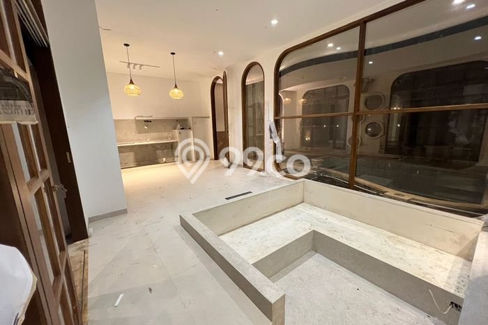 Rumah Strategis di Canggu, 2 KT, Lingkungan Nyaman, Luas 175m2m² LB 90m2m² Rumah Strategis di Canggu, 2 KT, Lingkungan Nyaman, Luas 175m2m² LB 90m2m²