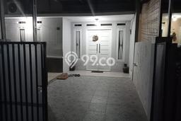 Rumah di Darmawangsa Residence SHM Sudah Renovasi Hadap Timur Rumah di Darmawangsa Residence SHM Sudah Renovasi Hadap Timur