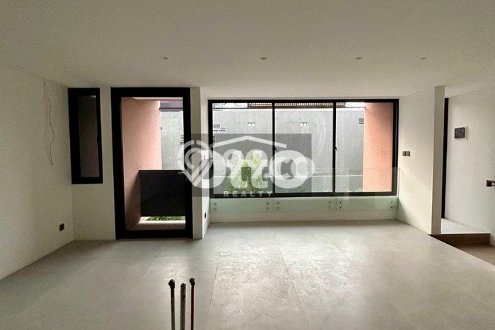 For Sale! Premium House LT 125m2 Desain Modern di Kemang For Sale! Premium House LT 125m2 Desain Modern di Kemang