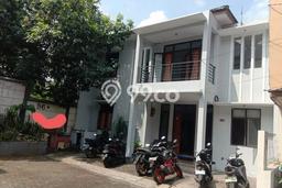Rumah Terawat kawasan Dago, Bandung, Luas 200m² Bangunan 400m² DIJUAL CEPAT! Rumah Terawat kawasan Dago, Bandung, Luas 200m² Bangunan 400m² DIJUAL CEPAT!