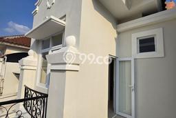 Rumah Luas Asri 4 KT Siap Huni di Legenda Wisata Jakarta Timur Rumah Luas Asri 4 KT Siap Huni di Legenda Wisata Jakarta Timur
