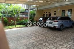 Ready to Use! Premium House LT 300m2 Desain Elegan di Cibubur Ready to Use! Premium House LT 300m2 Desain Elegan di Cibubur