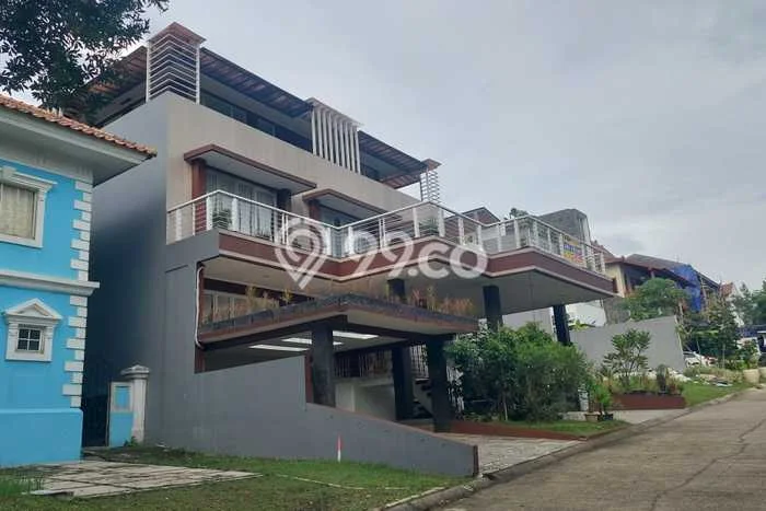 Rumah Mewah LB 477m2 Siap Pakai Desain Elegan di Sentul City, Bogor Rumah Mewah LB 477m2 Siap Pakai Desain Elegan di Sentul City, Bogor