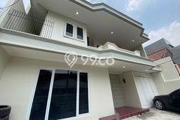 For Sale! Luxury House LT 206m2 Desain Elegan di Senopati For Sale! Luxury House LT 206m2 Desain Elegan di Senopati