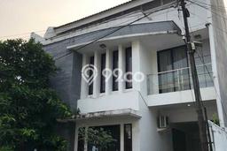Rumah Strategis LT 135m2m² / LB 250m2m² di , Dekat Pusat Kota, Tangerang Selatan Rumah Strategis LT 135m2m² / LB 250m2m² di , Dekat Pusat Kota, Tangerang Selatan