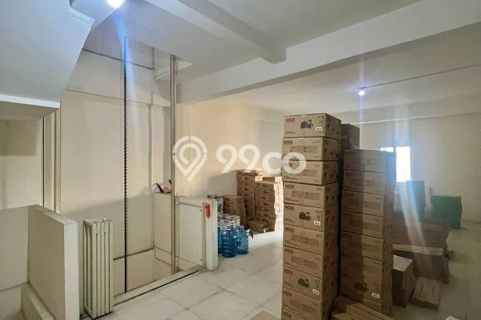 FOR RENT! Ruko di Surabaya Kota Cocok untuk Bisnis 190m2 FOR RENT! Ruko di Surabaya Kota Cocok untuk Bisnis 190m2