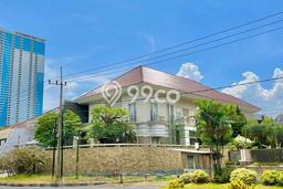 Hunian Ideal dengan LT 846m2 & LB 1200m2 Disewakan di Dharma Husada Hunian Ideal dengan LT 846m2 & LB 1200m2 Disewakan di Dharma Husada