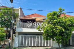 PILIHAN TEPAT! Rumah kawasan Surabaya Kota, 3 KM, Akses Mall, LT 180m² LB 300m² PILIHAN TEPAT! Rumah kawasan Surabaya Kota, 3 KM, Akses Mall, LT 180m² LB 300m²