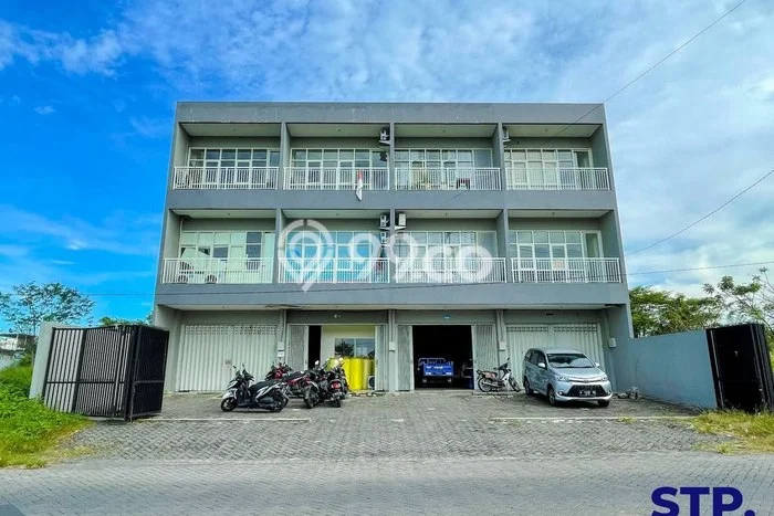 Ruko Paling Dicari LB 250m2 Dijual di Wiyung Ruko Paling Dicari LB 250m2 Dijual di Wiyung