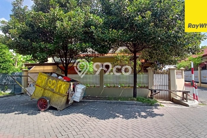 Dijual Rumah Premium dengan Fasilitas Sekitar Komplit di Wonocolo, Surabaya Dijual Rumah Premium dengan Fasilitas Sekitar Komplit di Wonocolo, Surabaya