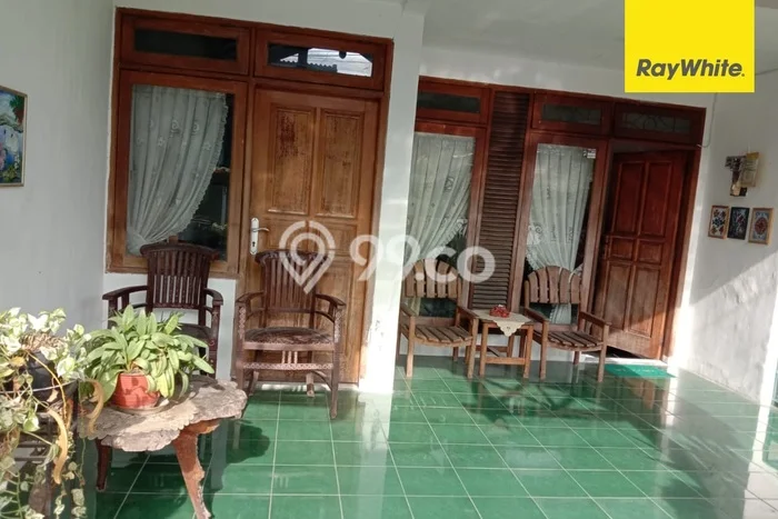 For Sale Rumah 5 Kamar Lokasi Ideal Nyaman dan Strategis di Wonocolo For Sale Rumah 5 Kamar Lokasi Ideal Nyaman dan Strategis di Wonocolo