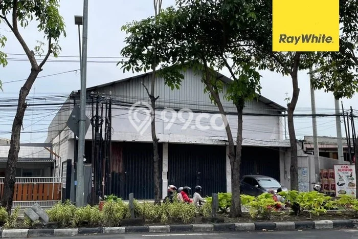 Unit Ruko Dijual di Surabaya LT 900m2 & LB 900m2 Unit Ruko Dijual di Surabaya LT 900m2 & LB 900m2