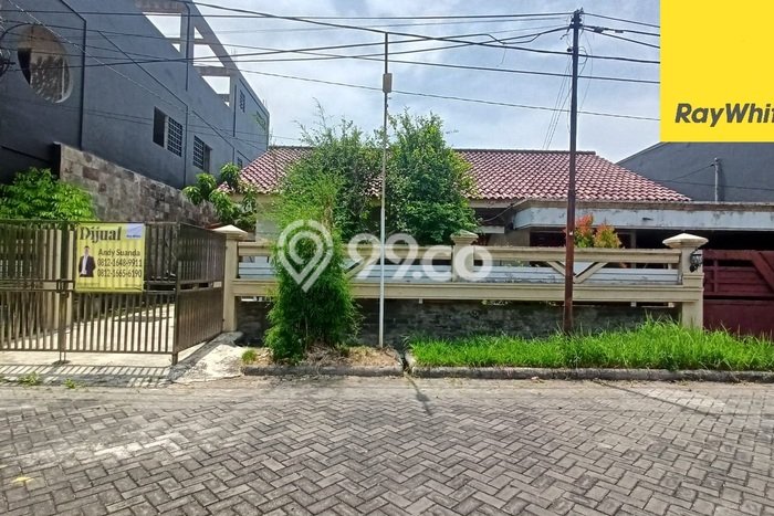 Rumah Elit Modern Tanpa Renovasi di Manyar Surabaya Rumah Elit Modern Tanpa Renovasi di Manyar Surabaya