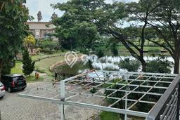 Rumah Mewah LB 211m2 Siap Huni Desain Elegan di Green Lake City, Jakarta Barat Rumah Mewah LB 211m2 Siap Huni Desain Elegan di Green Lake City, Jakarta Barat