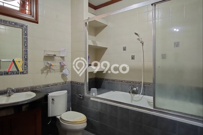 Rumah Berkualitas dengan Luas Tanah 340m² di Kawasan Elite Kramat Jati, Jakarta Timur Rumah Berkualitas dengan Luas Tanah 340m² di Kawasan Elite Kramat Jati, Jakarta Timur