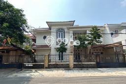 INVESTASI CERDAS! Rumah Exclusive Cipayung, Jakarta Timur, Luas Tanah 270m² LB 300m² INVESTASI CERDAS! Rumah Exclusive Cipayung, Jakarta Timur, Luas Tanah 270m² LB 300m²
