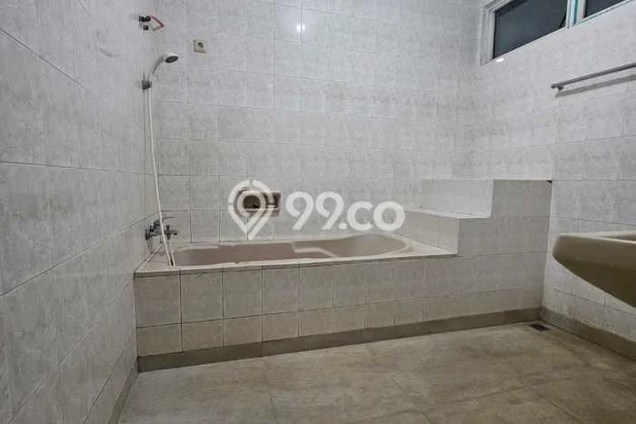 Sewa Rumah Harga Terjangkau di Modernland Tangerang dengan 5 Kamar Tidur Sewa Rumah Harga Terjangkau di Modernland Tangerang dengan 5 Kamar Tidur