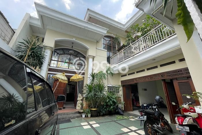 Ready to Use! Premium House LT 350m2 Desain Elegan di Kemang Ready to Use! Premium House LT 350m2 Desain Elegan di Kemang