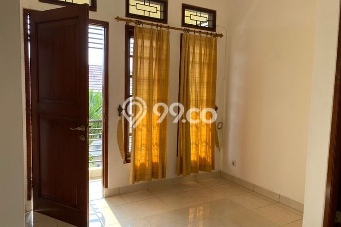 Lokasi strategis! Rumah siap pakai dikontrakkan di Cinere LB 150m2 Lokasi strategis! Rumah siap pakai dikontrakkan di Cinere LB 150m2