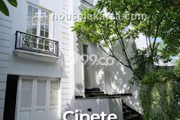 Ready to Use! Luxury House LT 154m2 Desain Elegan di Cipete Ready to Use! Luxury House LT 154m2 Desain Elegan di Cipete