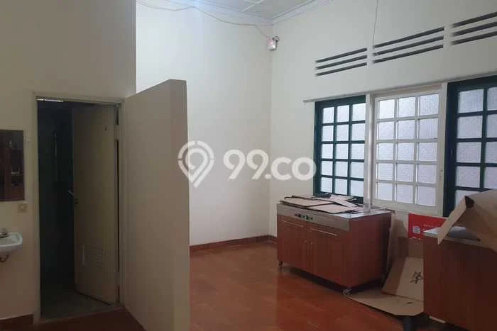 Lokasi terbaik! Rumah siap huni dikontrakkan di Coblong LB 250m2 Lokasi terbaik! Rumah siap huni dikontrakkan di Coblong LB 250m2