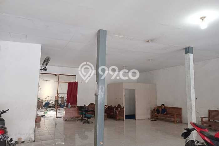 Area Ramai! Gudang Dijual di Magetan untuk Bisnis Luas Bangunan 285m2 Area Ramai! Gudang Dijual di Magetan untuk Bisnis Luas Bangunan 285m2