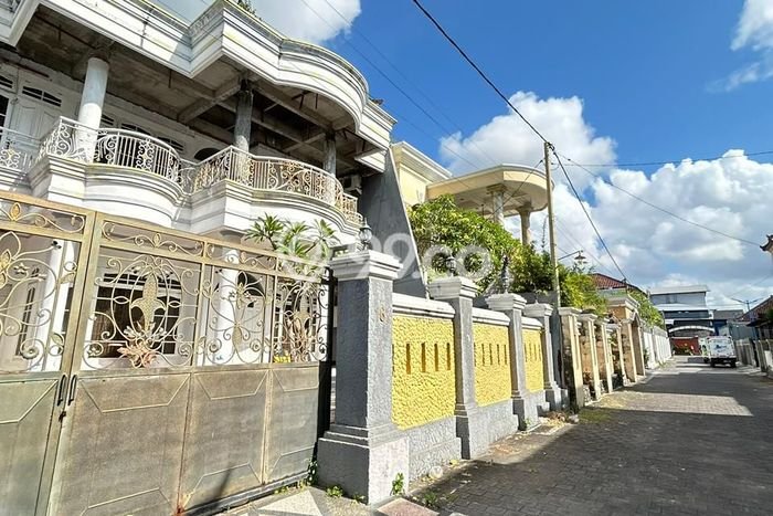 HARGA TERBAIK! Vila Kawasan , Luas 400m2m², Area Prima HARGA TERBAIK! Vila Kawasan , Luas 400m2m², Area Prima