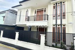 Ready to Use! Luxury House LT 180m2 Desain Modern di Turangga Ready to Use! Luxury House LT 180m2 Desain Modern di Turangga