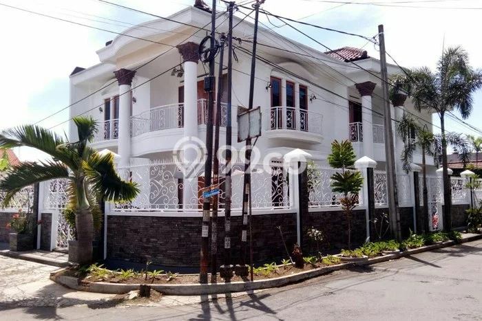 Rumah Luxury Modern Tanpa Renovasi di Tubagus Ismail Bandung Rumah Luxury Modern Tanpa Renovasi di Tubagus Ismail Bandung