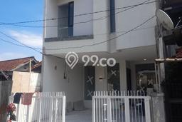 LOKASI PREMIUM! Rumah Strategis di Turangga, Luas 100m² Bangunan 150m² LOKASI PREMIUM! Rumah Strategis di Turangga, Luas 100m² Bangunan 150m²