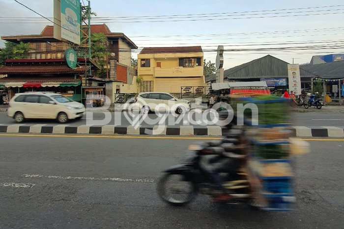 Unit Komersial Paling Strategis di Mlati Sleman dengan LB 800m2 Unit Komersial Paling Strategis di Mlati Sleman dengan LB 800m2