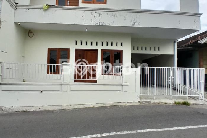 Rumah di Mlati, Luas 190m², LB 255m² Rumah di Mlati, Luas 190m², LB 255m²