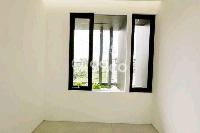 Hunian Nyaman Asri 4 KT Siap Pakai di Manyar Surabaya Hunian Nyaman Asri 4 KT Siap Pakai di Manyar Surabaya