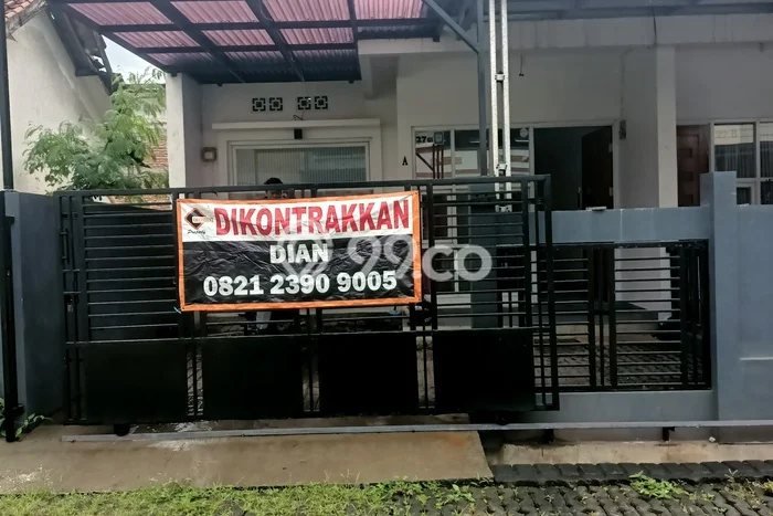 Disewakan! Rumah 2 Kamar Tidur &
1 Kamar Mandi di Cisaranten, Bandung Disewakan! Rumah 2 Kamar Tidur &
1 Kamar Mandi di Cisaranten, Bandung