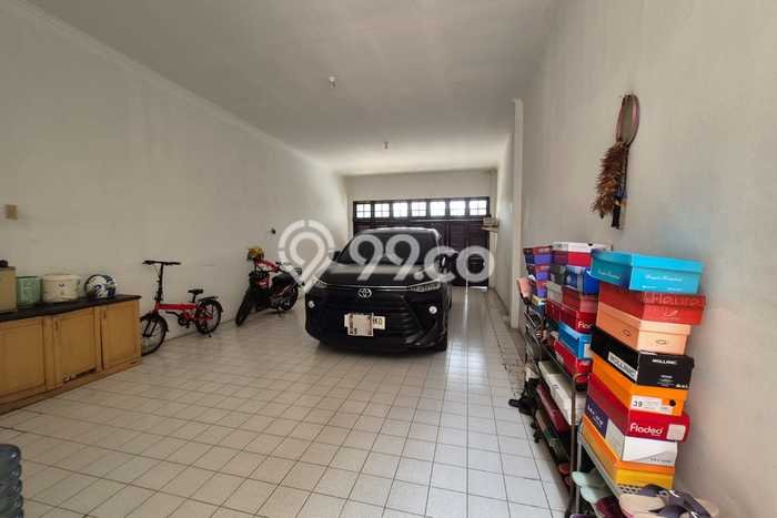 Siap Huni Hunian Elit 6 Kamar di Kebon Jeruk Dekat ke Mana Pun Siap Huni Hunian Elit 6 Kamar di Kebon Jeruk Dekat ke Mana Pun