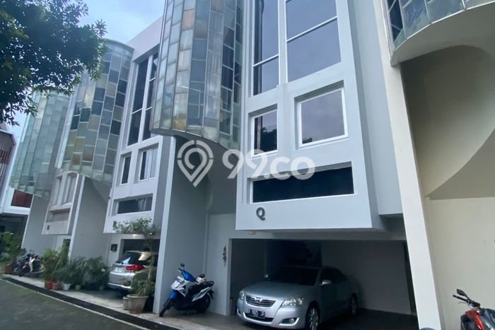 Rumah Luxury Modern Tanpa Renovasi di Jati Padang Jakarta Selatan Rumah Luxury Modern Tanpa Renovasi di Jati Padang Jakarta Selatan